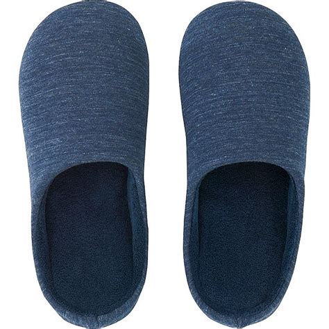 uniqlo slippers.